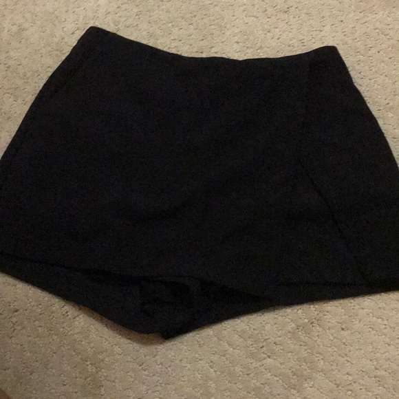 Forever 21 Pants - Forever 21 black skort size small